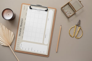 MONTHLY DESK PLANNER